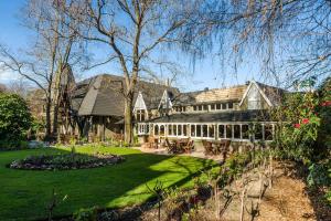 Zahrada ubytování Chateau On The Park - Christchurch, A Doubletree By Hilton