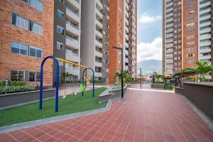 a playground in the middle of a building at Sabaneta Apto tres habitaciones a 10 minutos CC Mayorca in Sabaneta