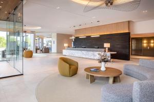 Ein Sitzbereich in der Unterkunft DoubleTree By Hilton Auckland Karaka