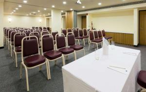 万丹达卡普瑞希尔顿汉普顿酒店商务区和/或会议室