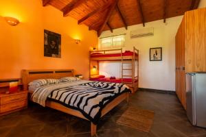 a bedroom with a bed and a bunk bed at Mbuni Granja de Avestruz in Nueva Colombia