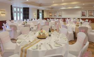 英国埃文河畔斯特拉特福希尔顿逸林酒店餐厅或其他用餐的地方
