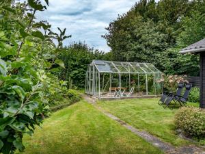 Holiday home Bindslev XVI外面的花园