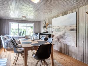 Holiday home Bindslev XVI的休息区