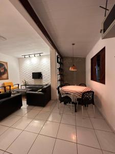 a living room with a table and a couch at CasaMar21- 12 km de Maceió e 10 km FRAN6 in Maceió
