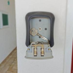 a lock on a wall with a key in it at Departamento 5 Los Corales (tipo estudio) in Mezcales