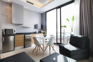 Una cocina o zona de cocina en Kare No Apartments by Sitges Group