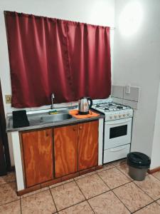 Una cocina o kitchenette en HOSPEDAJE SENDEROS CATARATAS