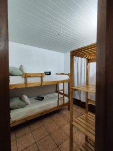 - une chambre avec 2 lits superposés dans l'établissement HOSPEDAJE SENDEROS CATARATAS, à Puerto Iguazú