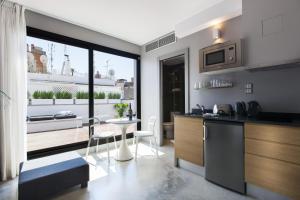 Una cocina o zona de cocina en Kare No Apartments by Sitges Group