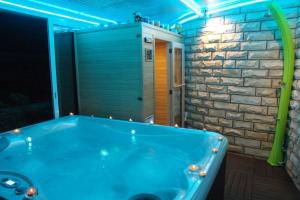 Fotografia z galérie ubytovania Apartments and rooms by the sea Nin, Zadar - 5858 v Nin
