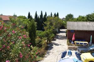 Vonkajšia záhrada v ubytovaní Apartments and rooms by the sea Nin, Zadar - 5858