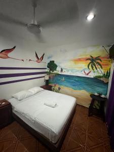 een slaapkamer met een schilderij aan de muur bij Hotel and Beach Club Escape Holbox in Holbox Island