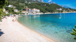Fotografia z galérie ubytovania Apartments by the sea Brela, Makarska - 13620 v destinácii Brela