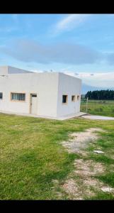 Το κτήριο όπου στεγάζεται  η παραθεριστική κατοικία