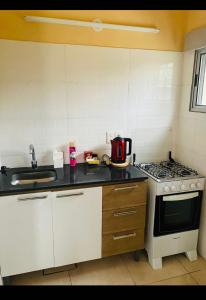 Η κουζίνα ή μικρή κουζίνα στο La escondida