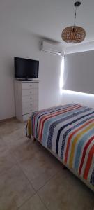 Ein Bett oder Betten in einem Zimmer der Unterkunft Duplex cómodo y elegante zona alta de Mendoza