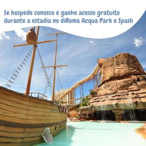 a boat in the water next to a roller coaster at Spazzio Diroma Hospedagem com acesso gratuito no Acqua Park in Caldas Novas