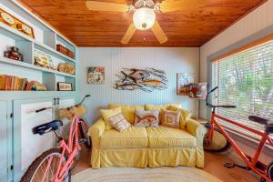 a living room with a couch and two bikes at The Wee Cottage in Anna Maria
