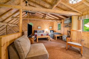 Χώρος καθιστικού στο The Log Cabin