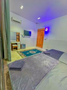 Postel nebo postele na pokoji v ubytování NHÂN TÂY 2 HOTELs
