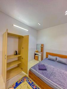 Postel nebo postele na pokoji v ubytování NHÂN TÂY 2 HOTELs