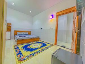 Postel nebo postele na pokoji v ubytování NHÂN TÂY 2 HOTELs