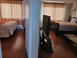 Postel nebo postele na pokoji v ubytování Croft Inn Motel