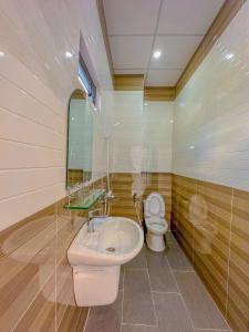 Koupelna v ubytování NHÂN TÂY 2 HOTELs