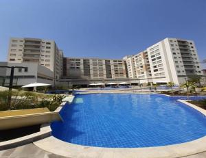 a large swimming pool in front of some buildings at HOTELParque Veredas flat 327 VISTA PARA PISCINA ASCESSO AO RIO AO LADO DO HOT PARK FABULOSO in Rio Quente +53 photos