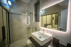 Koupelna v ubytování Etheras Luxury apartment