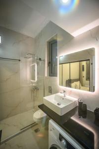 Koupelna v ubytování Etheras Luxury apartment