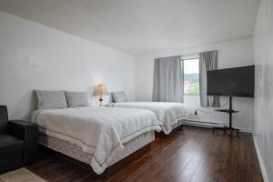 Postel nebo postele na pokoji v ubytování Croft Inn Motel