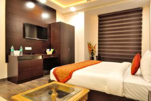 Postel nebo postele na pokoji v ubytování Hotel Kings Inn, Karol Bagh, New Delhi