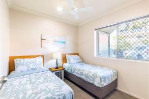 Martys 7 2 Intrepid Cl - pool , air con , Wi-Fi and linen客房内的一张或多张床位