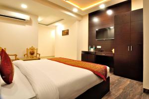 Postel nebo postele na pokoji v ubytování Hotel Kings Inn, Karol Bagh, New Delhi