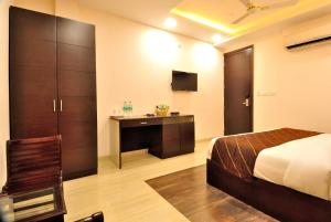 Postel nebo postele na pokoji v ubytování Hotel Kings Inn, Karol Bagh, New Delhi