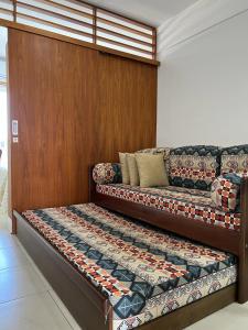 Ένα ή περισσότερα κρεβάτια σε δωμάτιο στο Aconchegante Pitangueiras - Ap. 1312