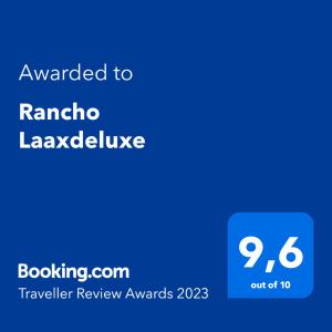 Palkinto, sertifikaatti, kyltti tai muu asiakirja, joka on esillä majoituspaikassa Rancho Laaxdeluxe