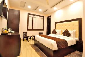 Postel nebo postele na pokoji v ubytování Hotel Kings Inn, Karol Bagh, New Delhi