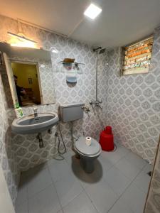 a bathroom with a toilet and a sink at Fatima Guest House in Baga