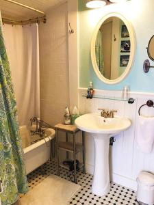 Aunt Hattie's Farmhouse tesisinde bir banyo