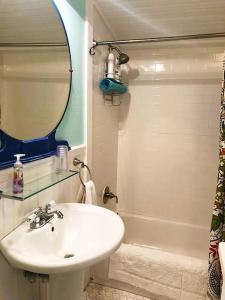 a bathroom with a sink and a mirror and a tub at Aunt Hattie's Farmhouse in Llano +19 photos