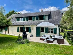Κήπος έξω από το Maison normande sur parc arboré ambiance bucolique
