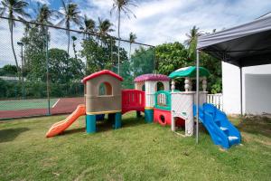 3 BR Villa Baan Khwam Rak, seconds to beach 어린이 놀이 공간
