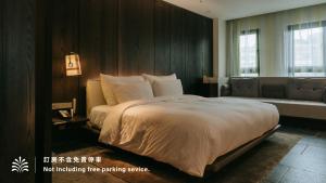 a bedroom with a large bed and a couch at Hotel Royal Beitou in Taipei