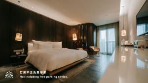 a hotel room with a bed and a television at Hotel Royal Beitou in Taipei