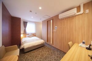 Postel nebo postele na pokoji v ubytování Sakura Garden Hotel