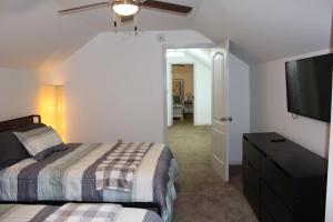 a bedroom with a bed and a flat screen tv at Perfect home for families, groups, and gatherings in Atlanta