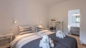 two beds in a bedroom with towels on them at Casa Rio Grande 2 Tolox by Ruralidays in Tolox +27 photos